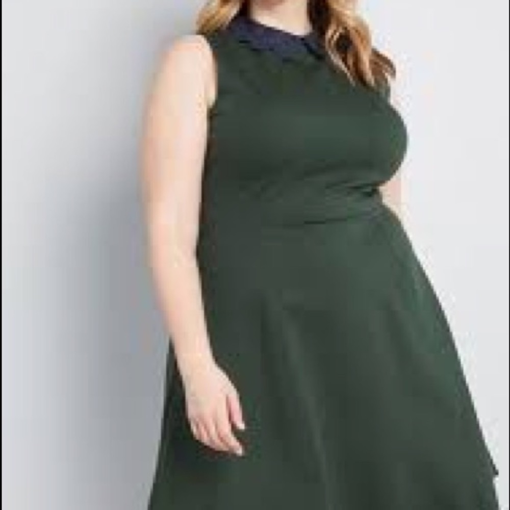ModCloth (L) Knit Dress with Scalloped Collar